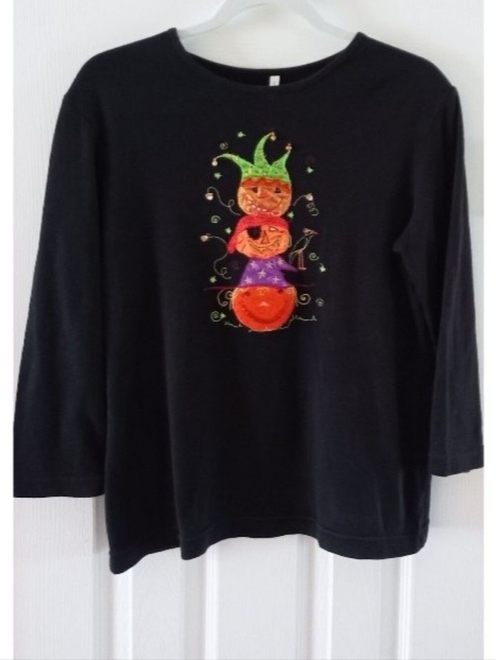 White Stag vintage Y2K cute black long-sleeve top with colorful pumpkin applique